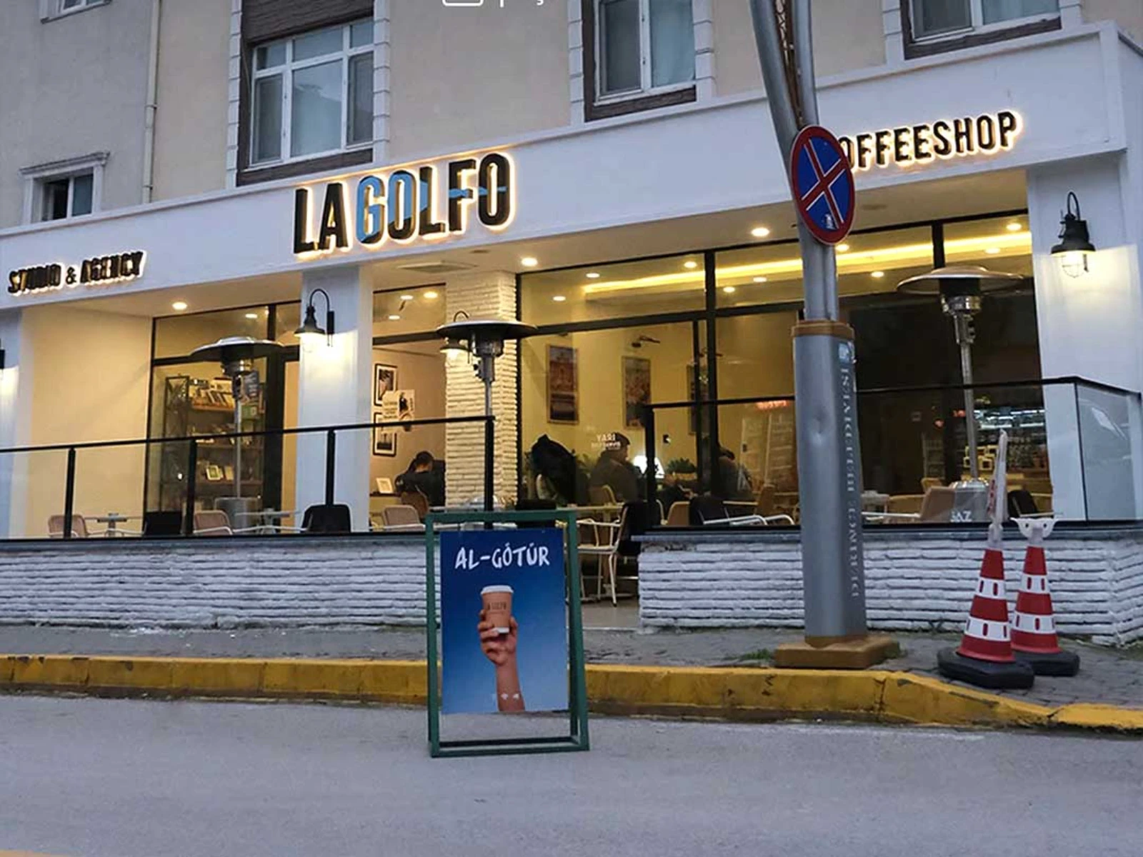 La Golfo Coffee iç mekânı